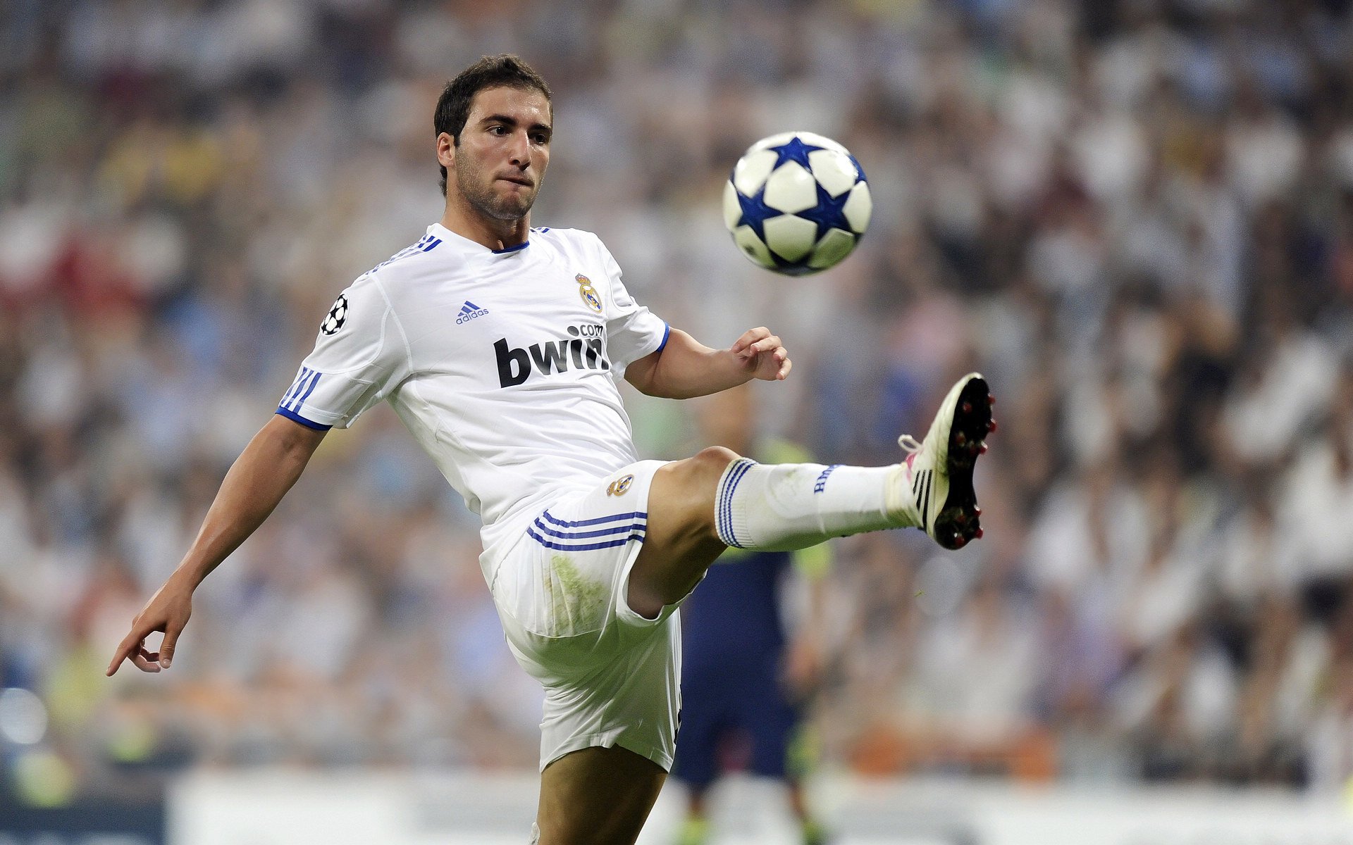 科里·简：全黑队边锋位置的领导者，突破防线如同切入刀锋，里科百科