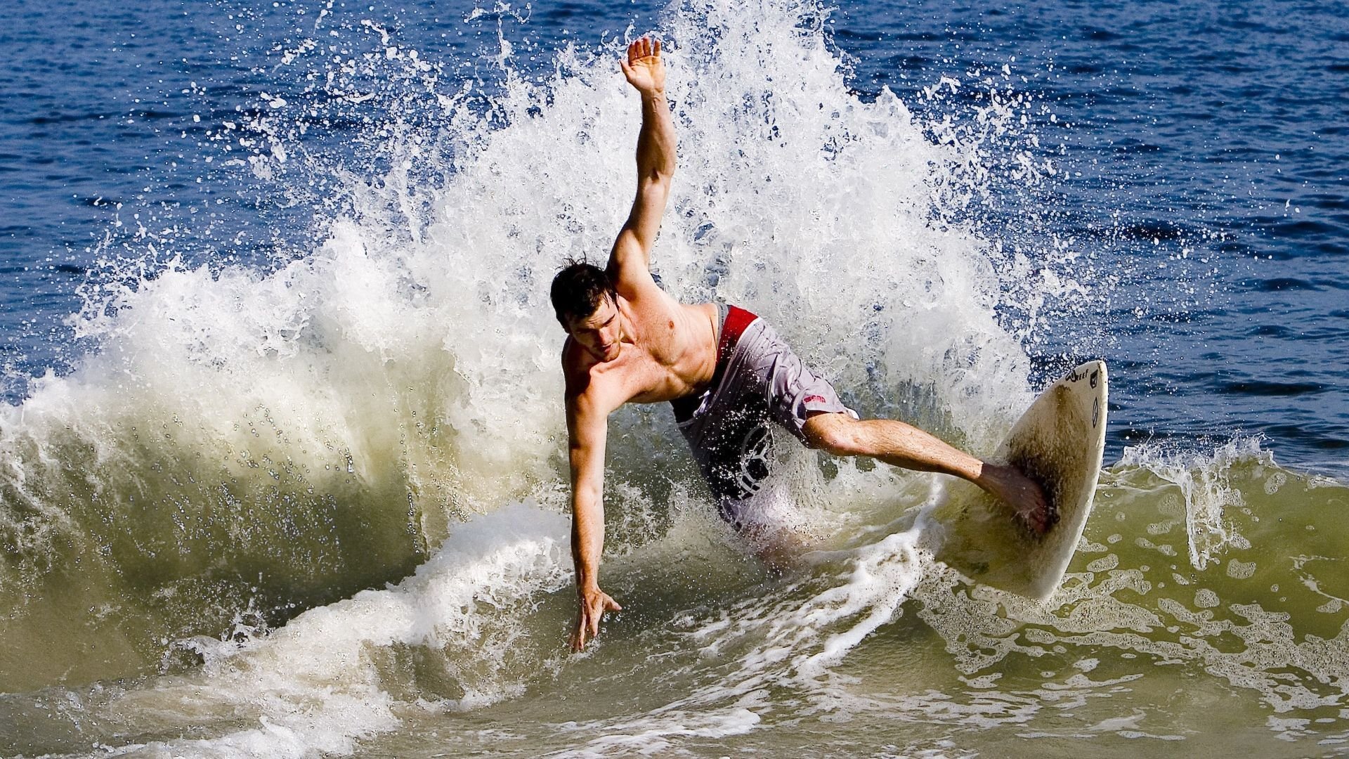 艾比·德尔福：为南非队提供坚实防线，确保零失球纪录，艾比·莱德·弗特